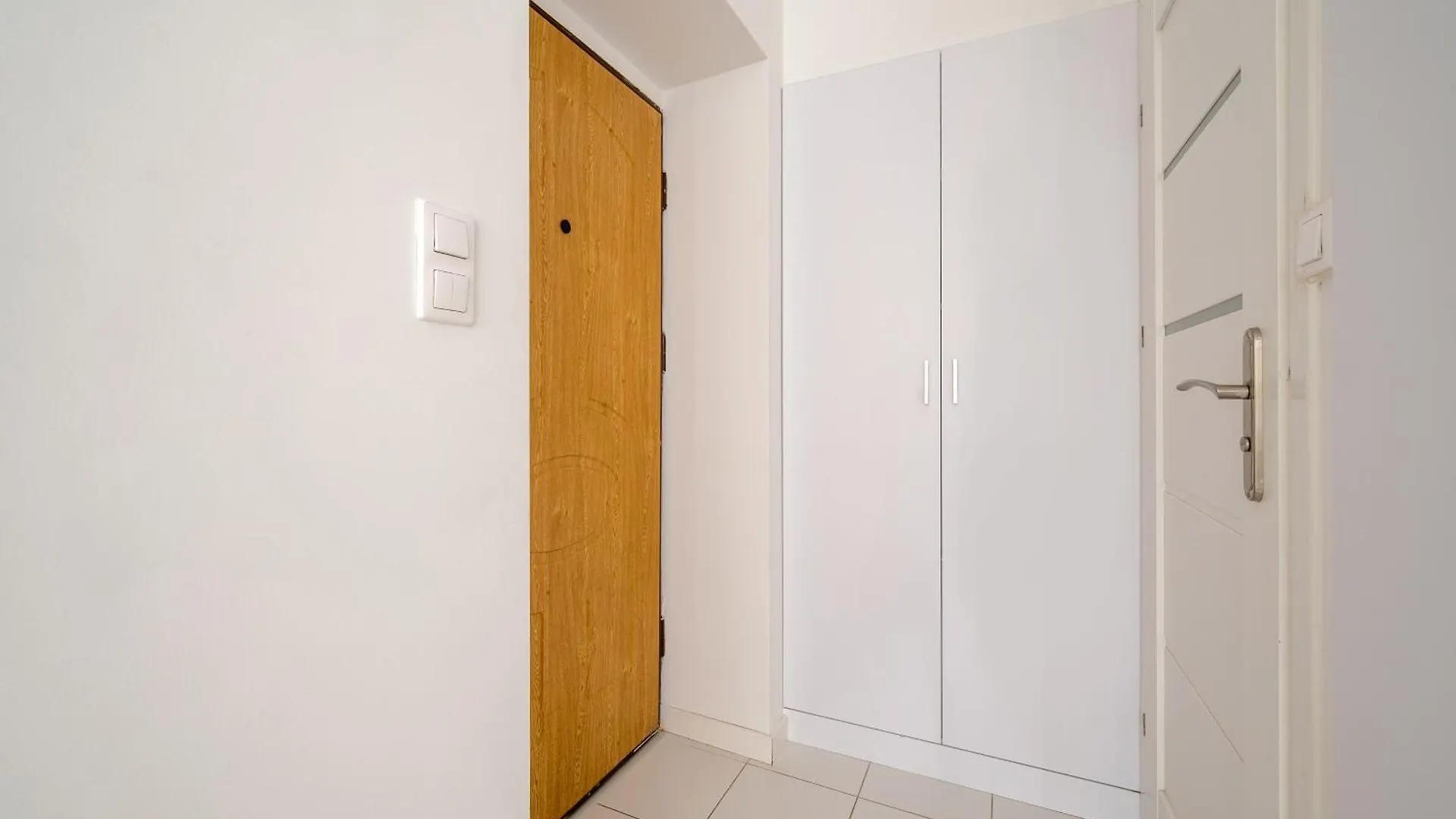 Tamka Powisle Pink Studio Warsaw Apartment
